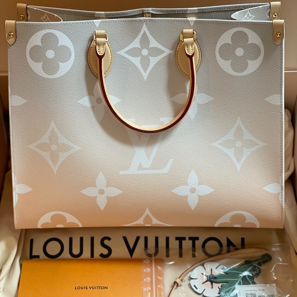 💝SOLD💝 New LV By The Pool